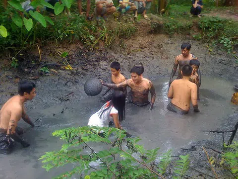 Phiên giao dịch ngày 24/2/2021: Nhớ lại hồi bé xem "tát ao"