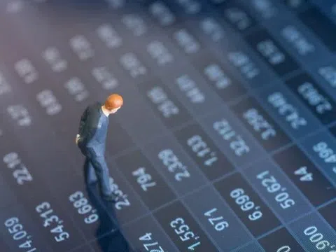 Chọn cổ phiếu nhóm ngành nào để "đón sóng" hậu Covid-19 nửa cuối năm 2021?