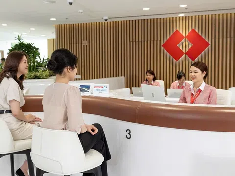 Thấy gì từ chiến lược đa dạng hóa nguồn thu của Techcombank?